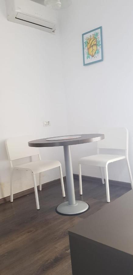 Grand Central Accommodation - Beldiman Bukares Bagian luar foto