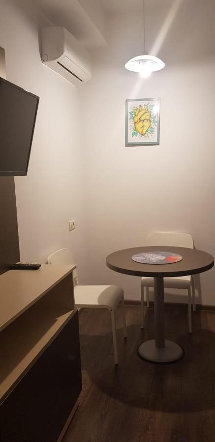 Grand Central Accommodation - Beldiman Bukares Bagian luar foto