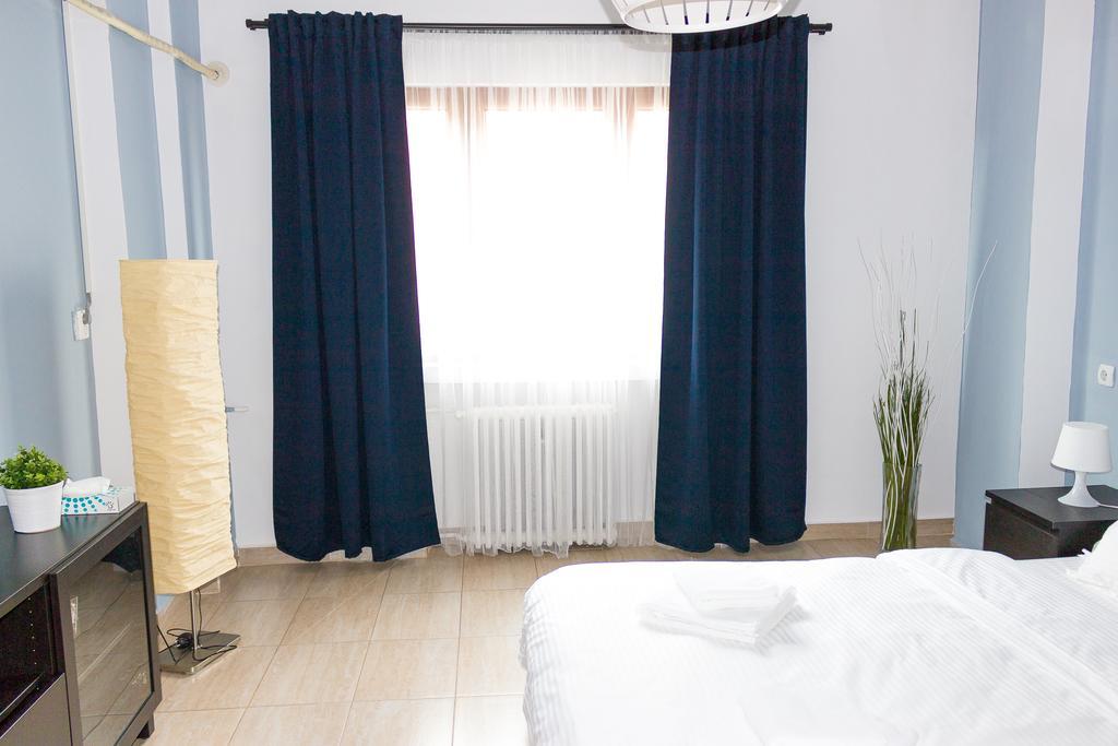 Grand Central Accommodation - Beldiman Bukares Bagian luar foto