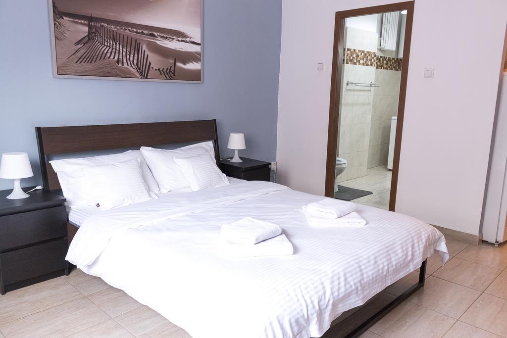 Grand Central Accommodation - Beldiman Bukares Bagian luar foto