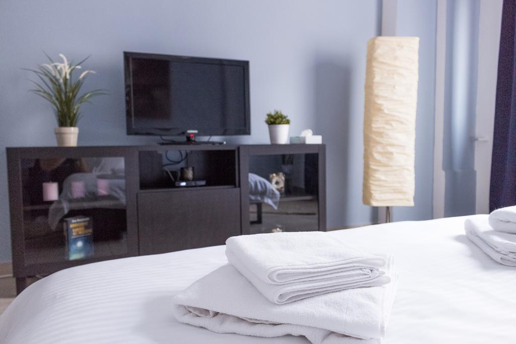 Grand Central Accommodation - Beldiman Bukares Bagian luar foto