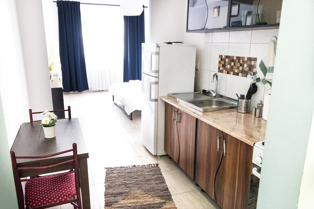 Grand Central Accommodation - Beldiman Bukares Bagian luar foto