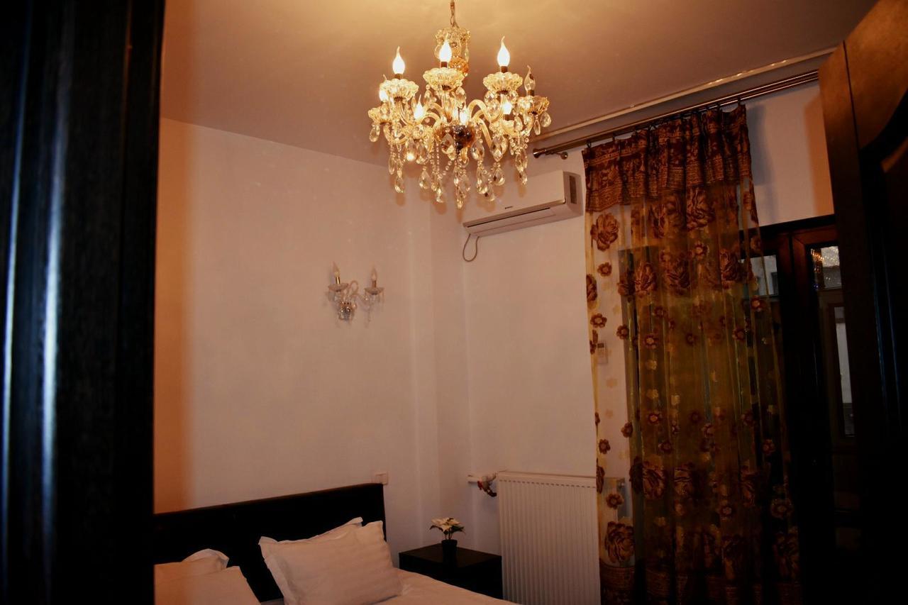 Grand Central Accommodation - Beldiman Bukares Bagian luar foto
