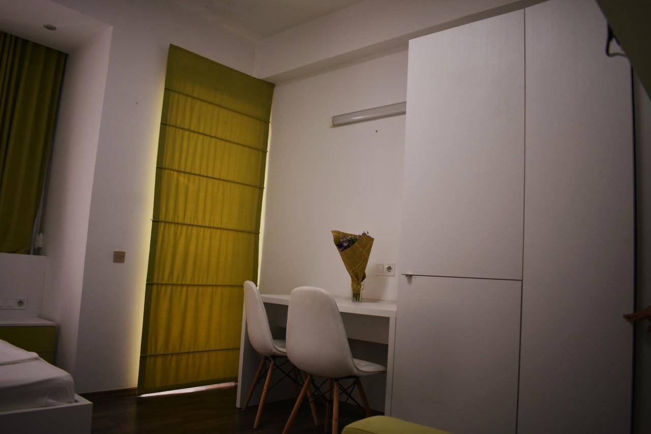 Grand Central Accommodation - Beldiman Bukares Bagian luar foto