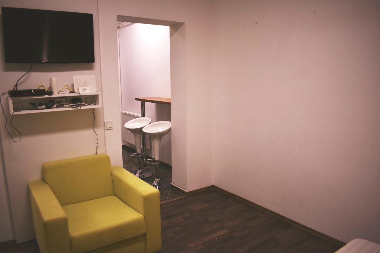 Grand Central Accommodation - Beldiman Bukares Bagian luar foto
