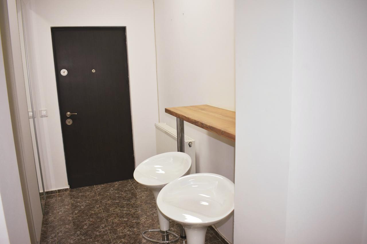 Grand Central Accommodation - Beldiman Bukares Bagian luar foto