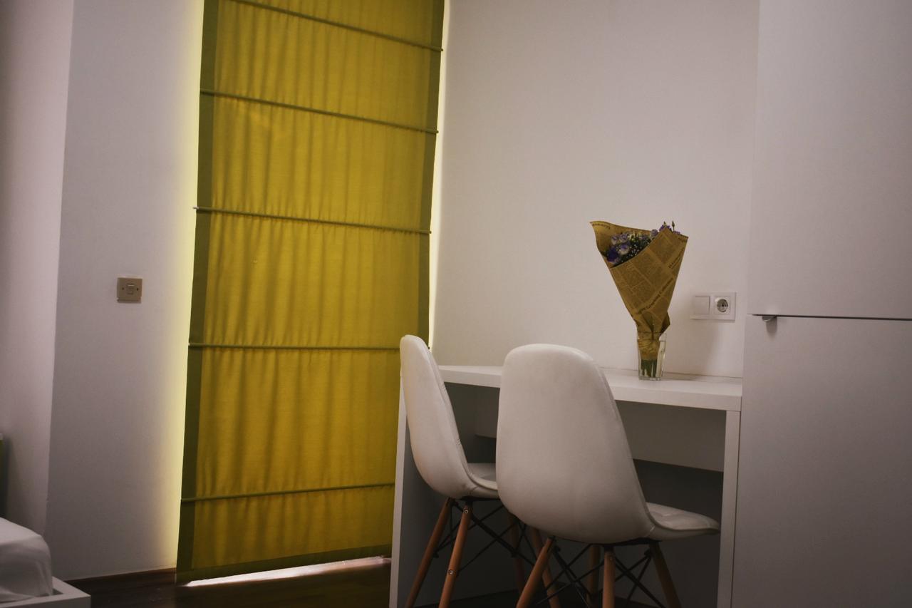 Grand Central Accommodation - Beldiman Bukares Bagian luar foto